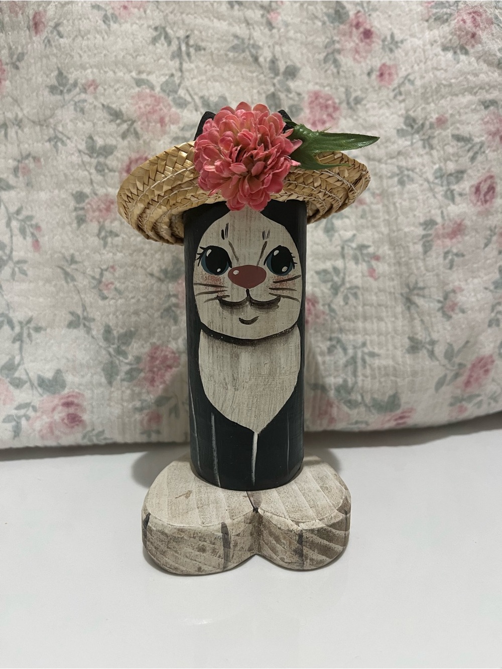 B&W Cat with sombrero &pink flower